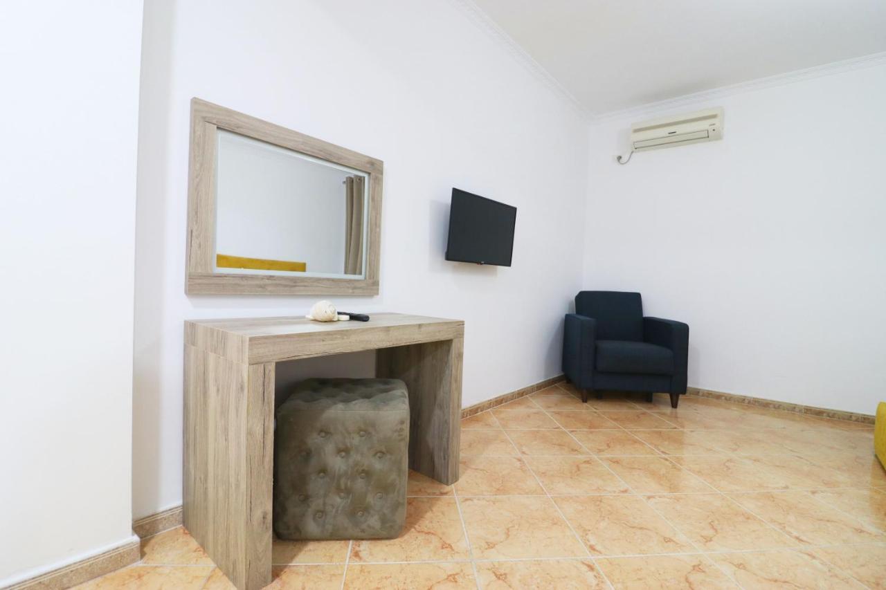 Hotel Kristal Vlore Bagian luar foto