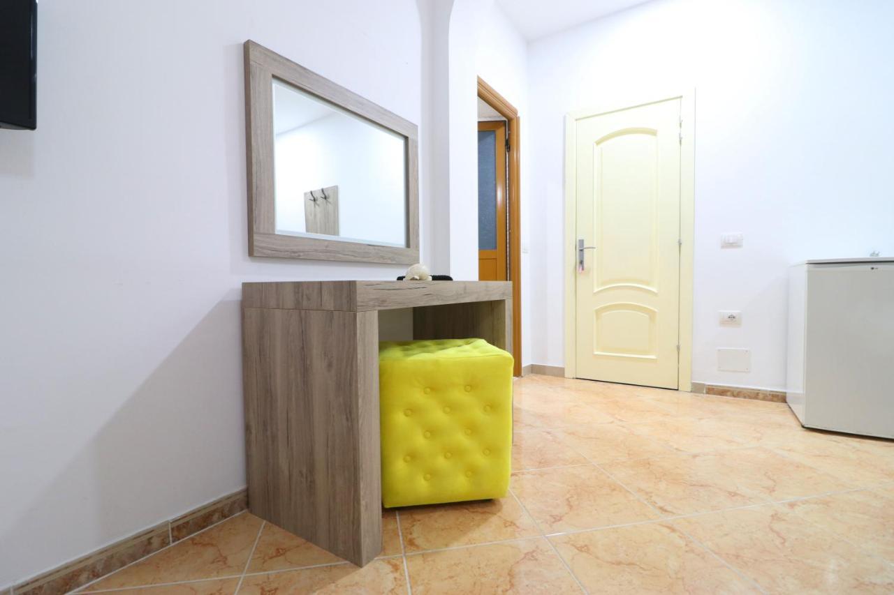 Hotel Kristal Vlore Bagian luar foto