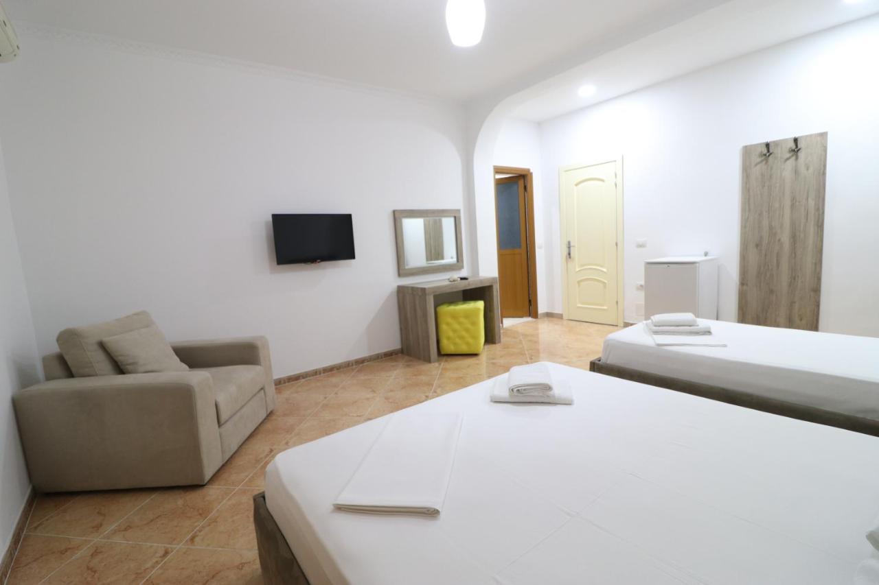 Hotel Kristal Vlore Bagian luar foto