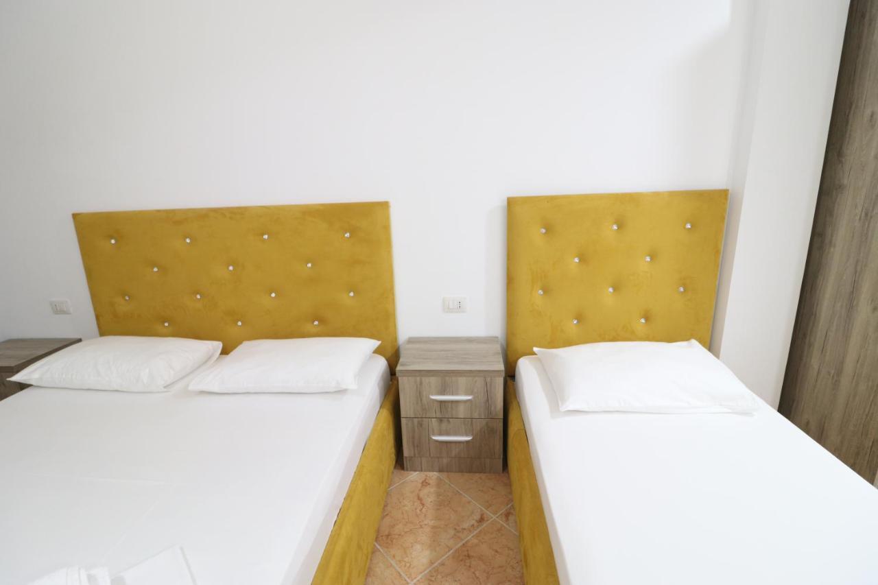 Hotel Kristal Vlore Bagian luar foto