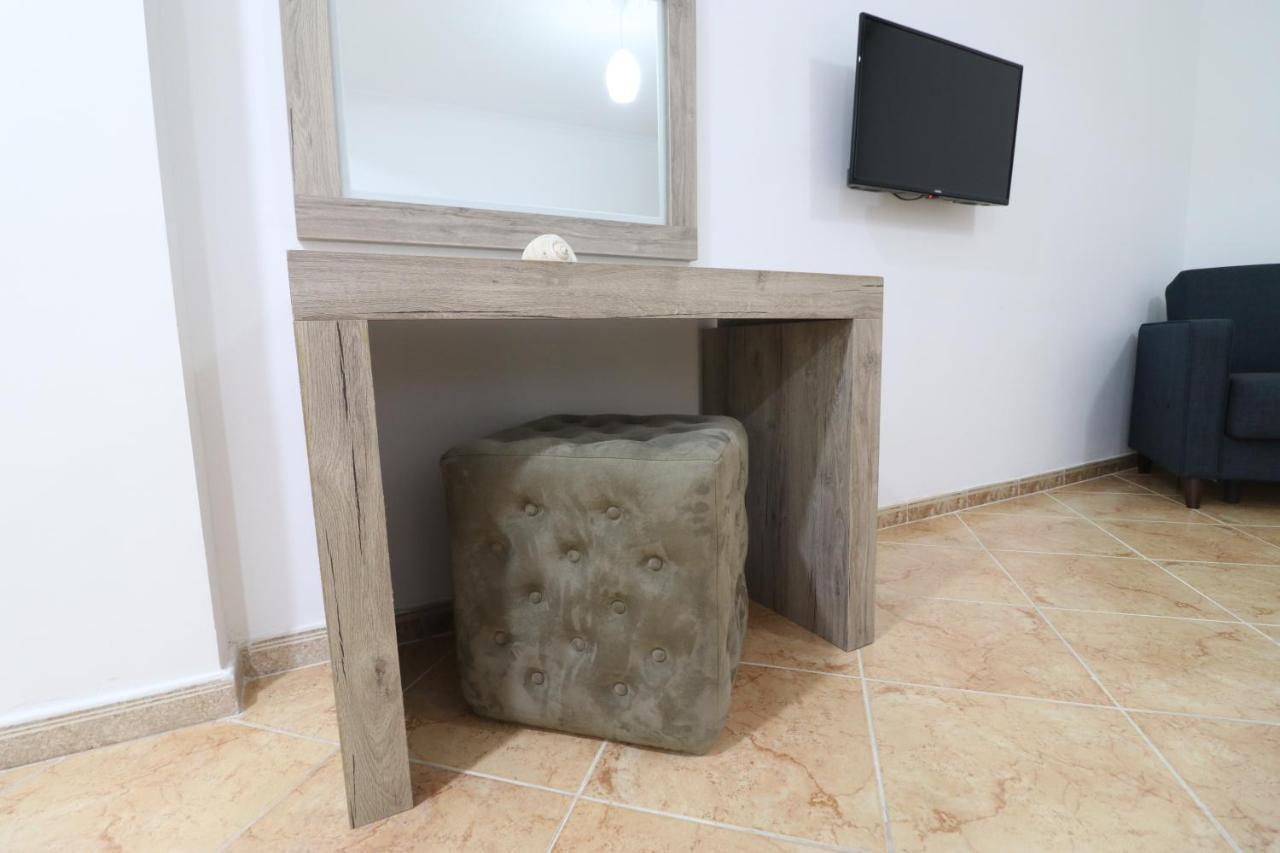 Hotel Kristal Vlore Bagian luar foto