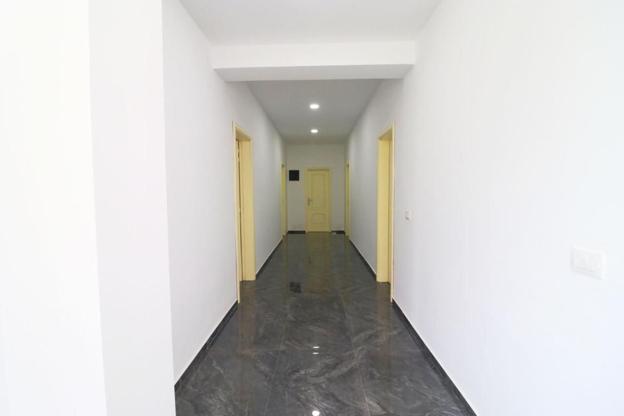 Hotel Kristal Vlore Bagian luar foto