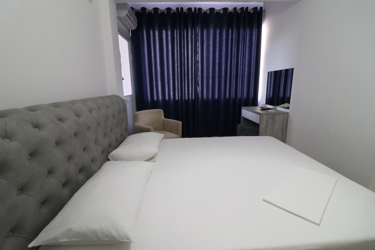 Hotel Kristal Vlore Bagian luar foto