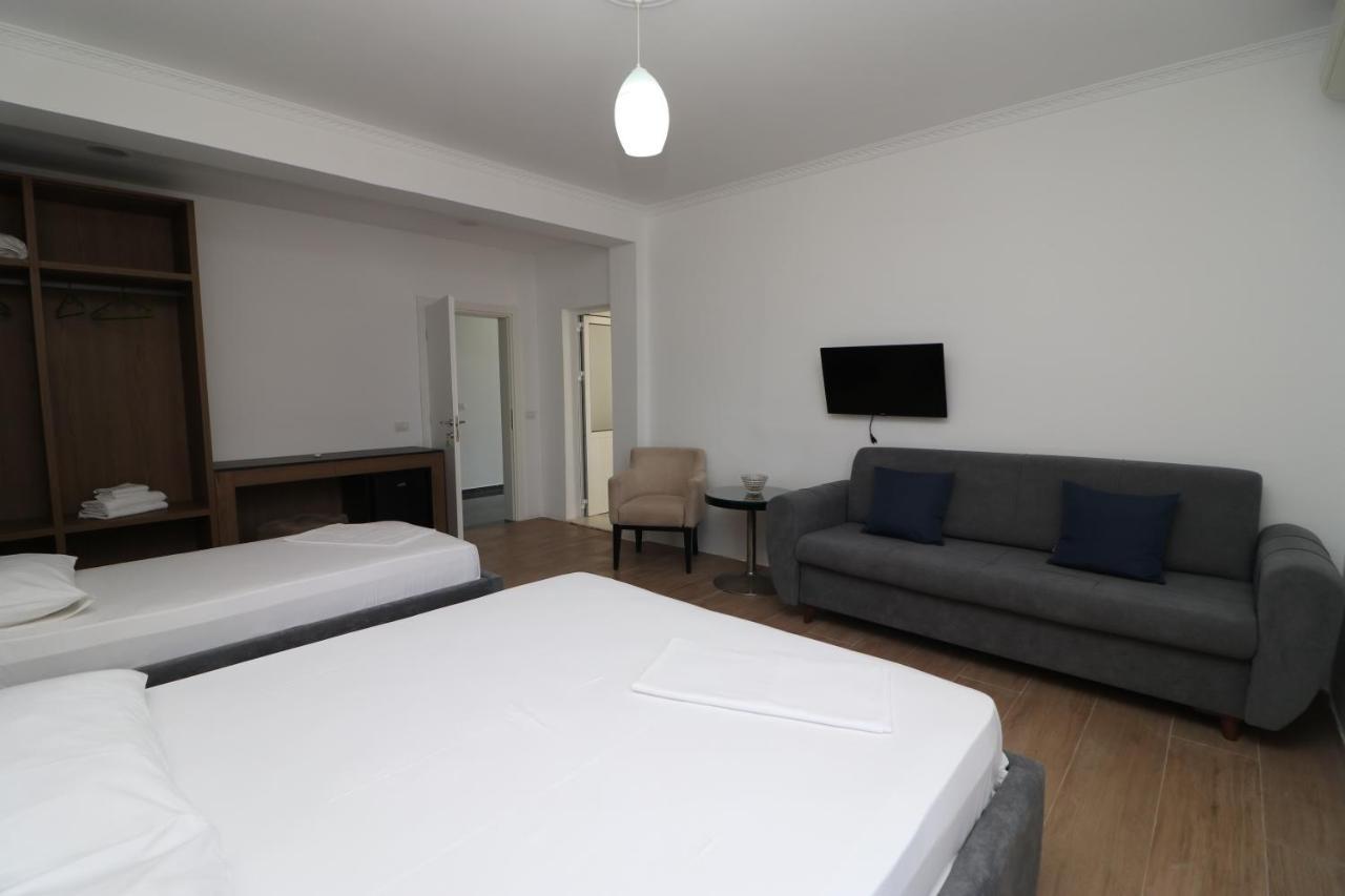 Hotel Kristal Vlore Bagian luar foto