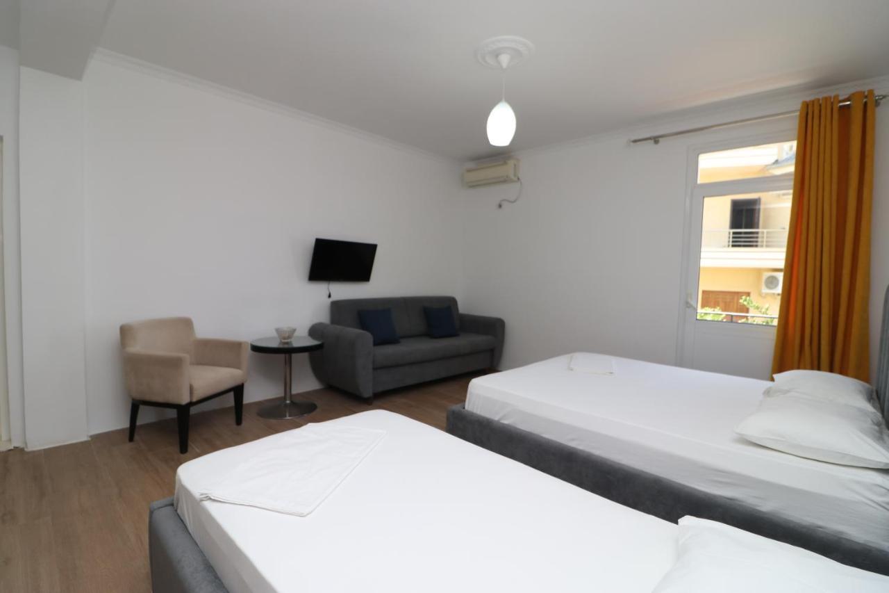 Hotel Kristal Vlore Bagian luar foto