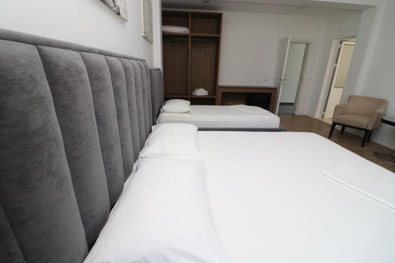 Hotel Kristal Vlore Bagian luar foto