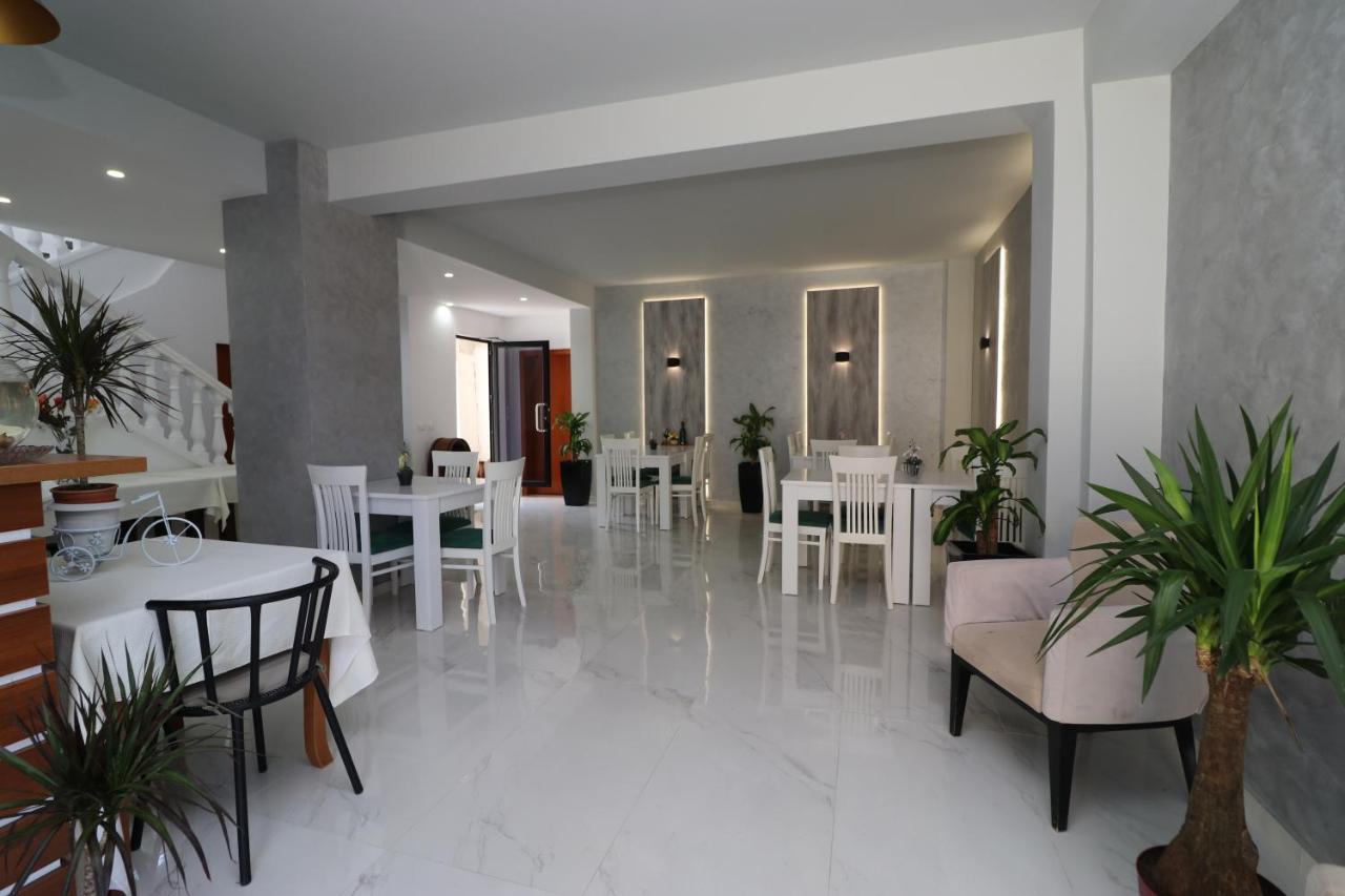 Hotel Kristal Vlore Bagian luar foto