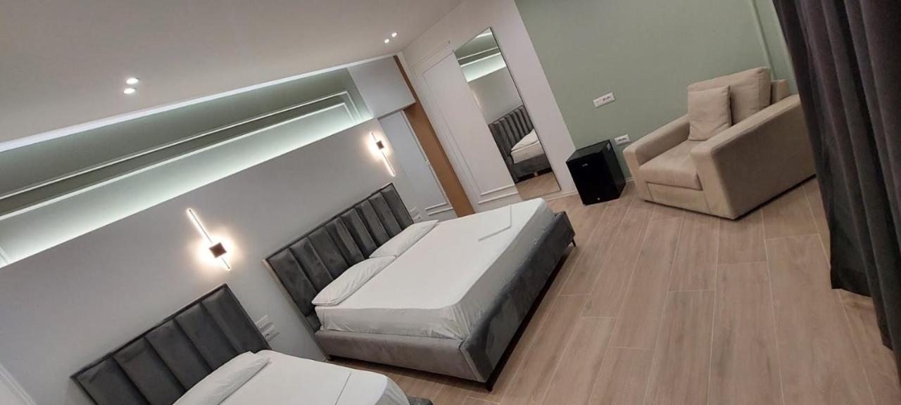 Hotel Kristal Vlore Bagian luar foto