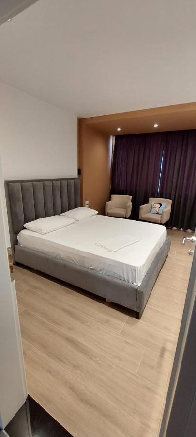 Hotel Kristal Vlore Bagian luar foto