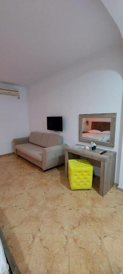 Hotel Kristal Vlore Bagian luar foto
